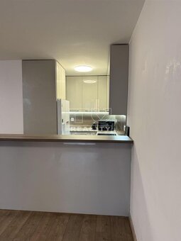 TUreality ponúka na predaj 4-izbový byt s garážovým... - 7