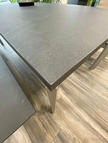 Kvalitný hliníkový stôl s 2 lavicami - 7