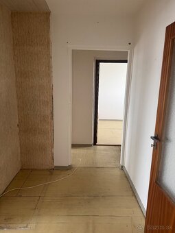 Predam 3 izbovy byt. V povodnom stave Vl. Clementisa - 7