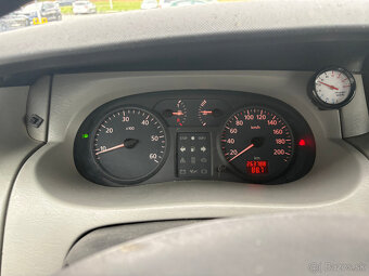 RENAULT TRAFIC II - 7