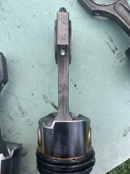 Ojnice a piesty BMW N57D30A - 7