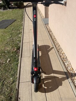 Predam apriliu kolobešku eSR2 - 7