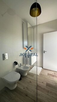 JKVreal ponúka na predaj moderný 4-izbový rodinný dom v dvoj - 7