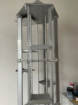 Predám otočný stojan na 225 CD - 7