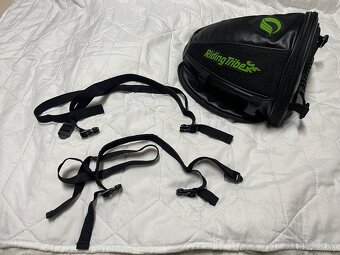 Batoh, kapsicka na motorku - 7