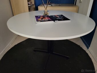 Okrúhly stôl, tri stoličky a taburetka gratis - 7