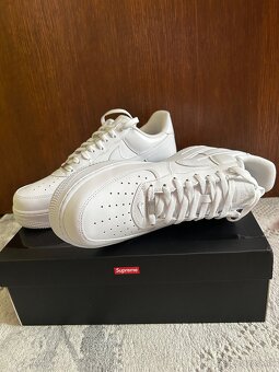 Biele Air Force 1 x Supreme (46) - 7