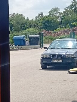 Predám BMW E46 320d - 7