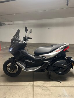 Aprilia SR GT 125 skúter - 7