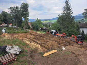 Nákladná preprava sklápač kontajner s hydraulickou rukou - 7
