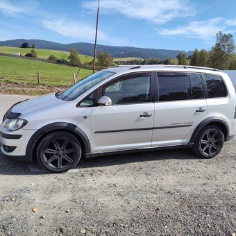 Predám Touran Cross - 2,0 TDI - 7