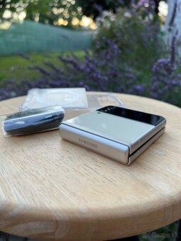 SAMSUNG GALAXY Z FLIP3 5G - 256GB - CREAM (Krémová) - 7