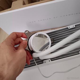ASUS ROG strix lc 360 RGB - white edition - 7