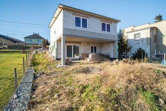 REZERVOVANÉ - Na predaj 5-i rodinný dom - hrubá stavba - v s - 7