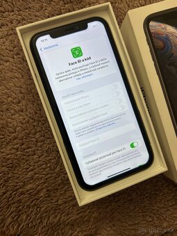 iPhone XR 64GB - 100% batéria - 7
