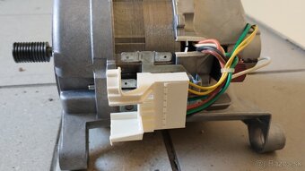 Predám náhradné diely na práčku Elektrolux - 7