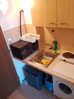 GARSÓNKA komplet zariadená pri OC SLIMÁK. - 7