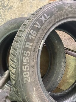 Predám 2ks zimných pneu 205/55 R16 - 7