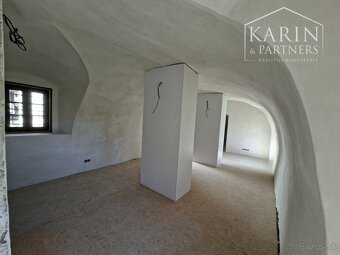 Byt s vlastným parkovacím miestom v centre Banskej Štiavnice - 7