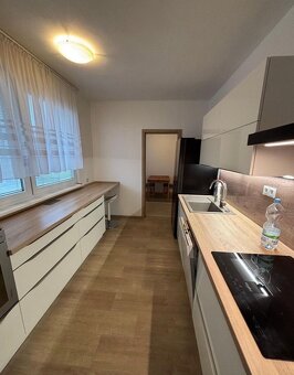 Na prenájom - 3,5 izbový byt, ul. Čiernovodská, Bratislava I - 7