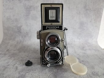 Starý československý fotoaparát Flexaret VII s krabici a pou - 7