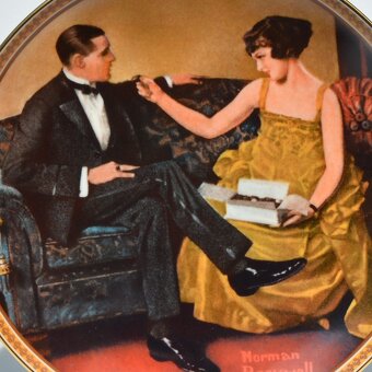 Séria vintage porcelánových tanierov zo života žien - 7