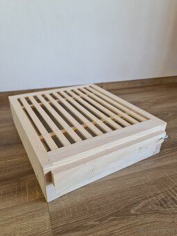 Predám nové včelie úle B10 a E10 s príslušenstvom - 7