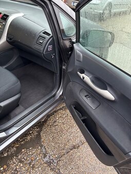 Toyota Auris 1.6 benzín 91kw - 7