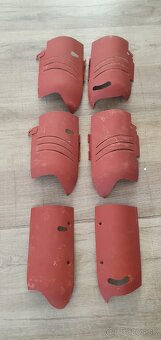 Jawa 50 pionýr 550, 555 prsíčka, dvířka, podsedláky, víčko - 7