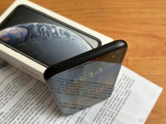 Apple iPhone XR 64GB - 7