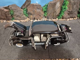 Prodám model 1:18 Chrysler airflow 1936 - 7