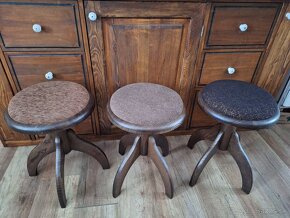 Postrovana stolicka zidlicka ku klaviru - 7