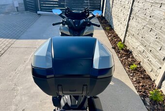 Predám Honda Forza 125 s originál kufrom a veľkým plexi - 7