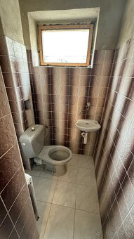 Ponúkam Vám na predaj 2 podlažný rodinný dom v Čajkove. - 7