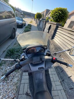 Predám Suzuki Burgman 250 - 7