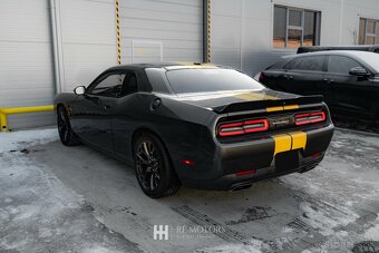 Dodge Challenger - 7