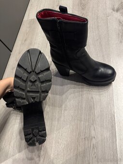 Buffalo kožené čižmy 38 - 7