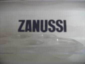 Vstavaná,zachovalá chladnička zn.ZANUSSI. - 7