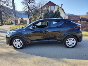 Toyota C-HR 1.8 Hybrid E-CVT rok 2021 - 7