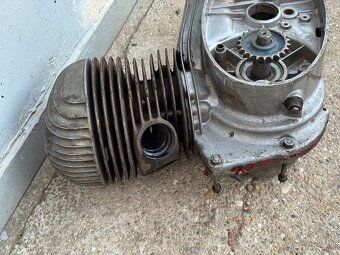 Predám motor Jawa 250 - 7