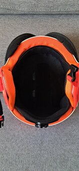 Lyžiarska prilba so štítom - 7