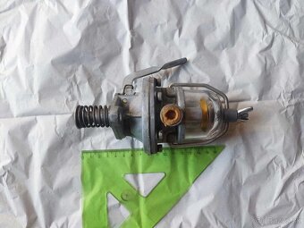 Tatra 603 benzinova pumpa - 7