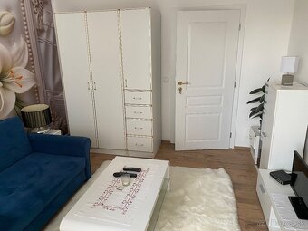 Prenájom izby s balkónom - 7