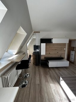 Slnečný podkrovný 2 izb. byt - Žilina, Hájik - 7