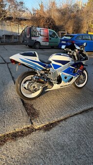 Suzuki gsxr 750 srad - 7
