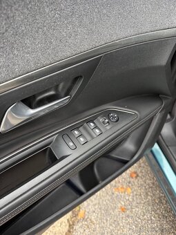 Peugeot 5008 2018 1.6(121kw) A/T 7 miest - 7