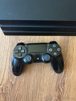 Playstation 4 pro 1TB - 7
