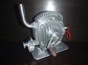 Velký (výška 25cm) výukový model Wankelova motoru - 7
