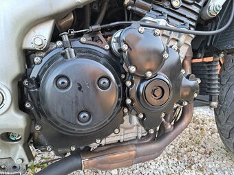 Triumph sprint 955i ST - 7