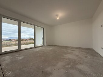 NOVOSTAVBA - ZLATÉ MORAVCE - 7